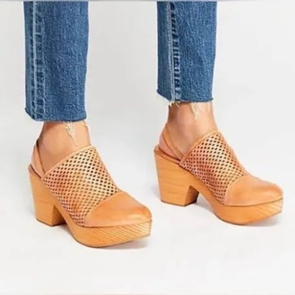 Free People Logan Clog Tan Leather Perforated Wooden Platform Mule EU 39 US 8.5